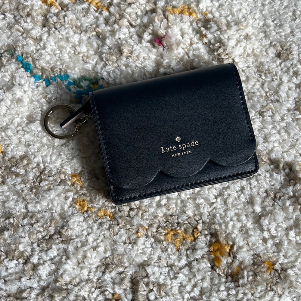 Scallop kate spade coin purse with keyring
